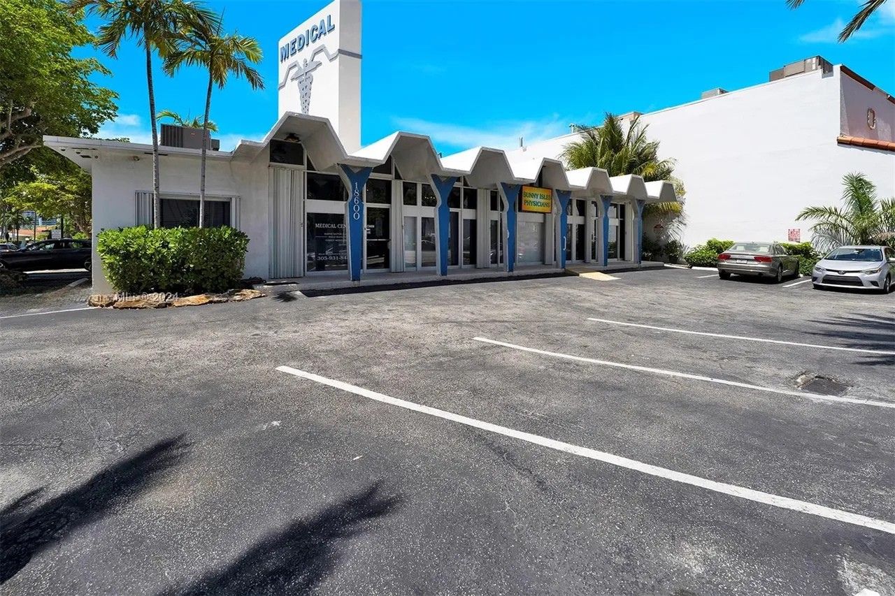 18600 Collins Avenue, Sunny Isles Beach, FL 33160 FOR LEASE at 70-75_per_sqft-1