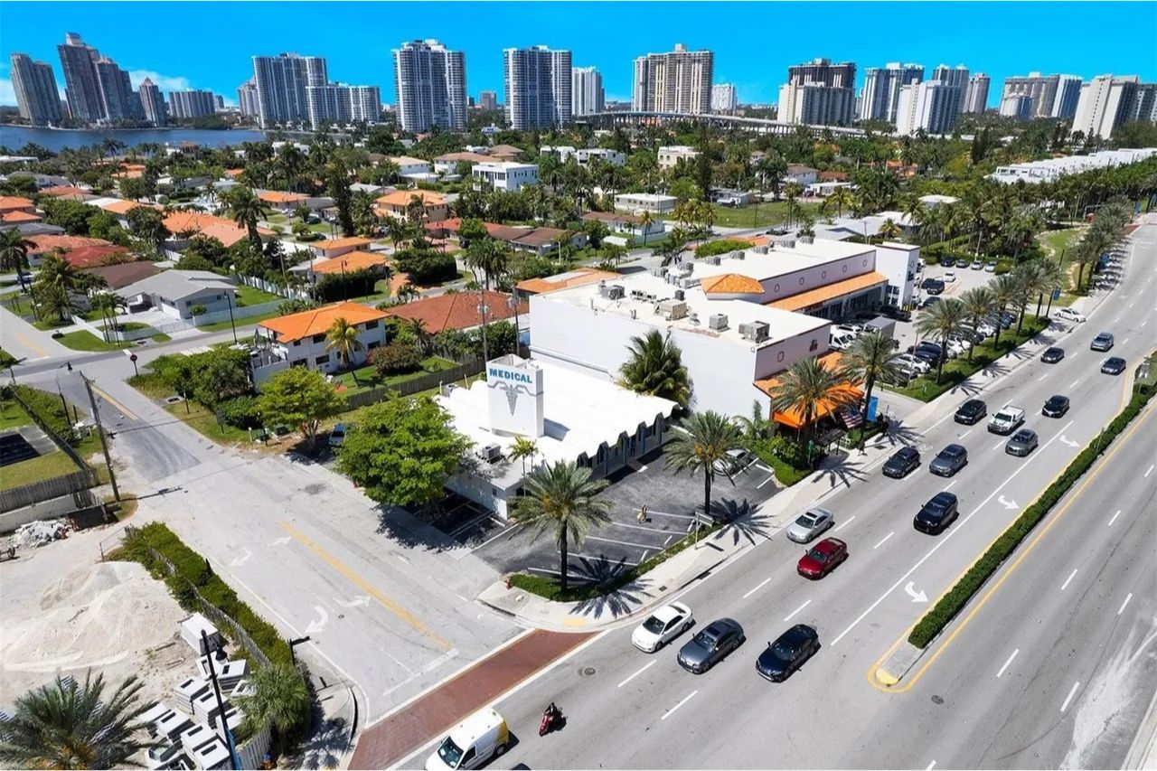 18600 Collins Avenue, Sunny Isles Beach, FL 33160 FOR LEASE at 70-75_per_sqft-16