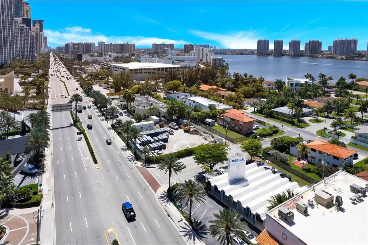 18600 Collins Avenue, Sunny Isles Beach, FL 33160 FOR LEASE at 70-75_per_sqft-17